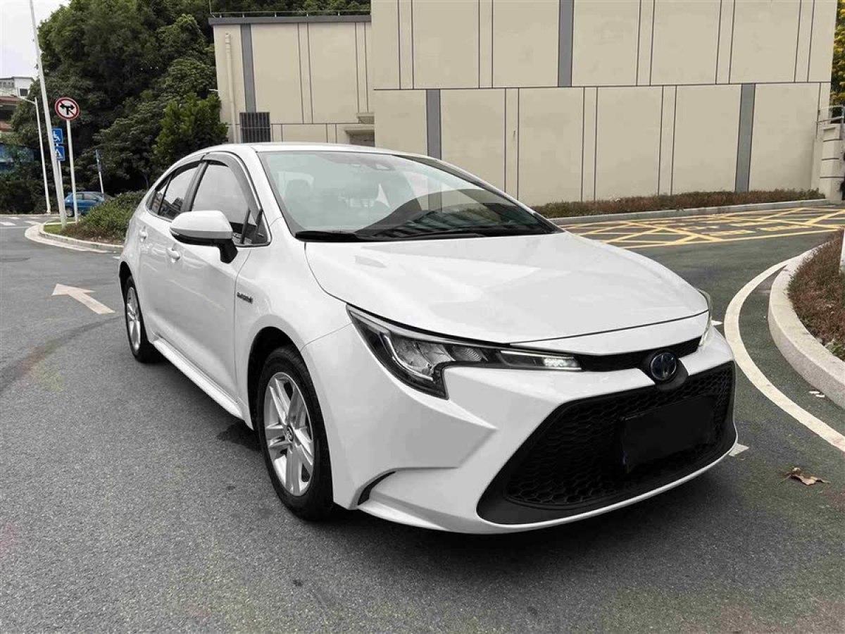 豐田 雷凌  2022款 雙擎 1.8H E-CVT領(lǐng)先版圖片