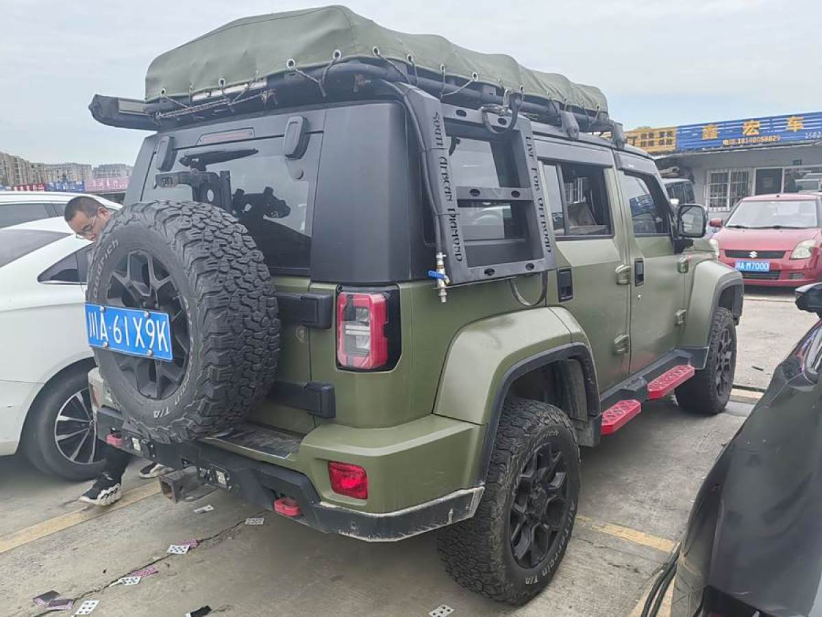 北京 BJ40  2021款 2.0D 自動(dòng)四驅(qū)刀鋒英雄版?zhèn)b客型（前后電控鎖）圖片