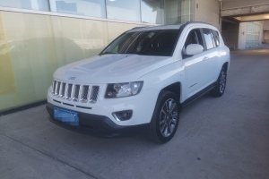 指南者 Jeep 改款 2.4L 四驱豪华导航版