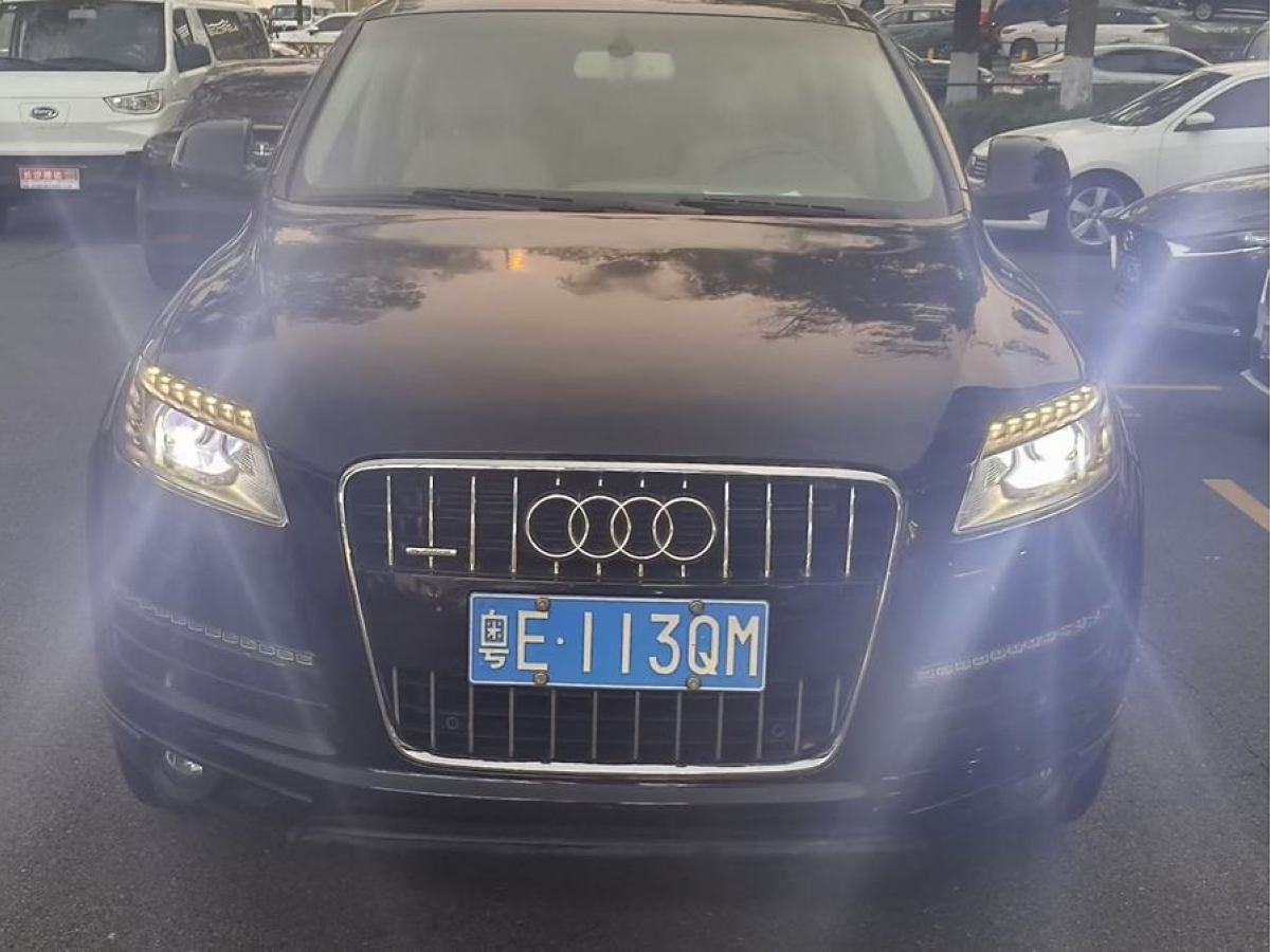 奧迪 奧迪Q7  2010款 3.0 TDI quattro 領(lǐng)先型圖片