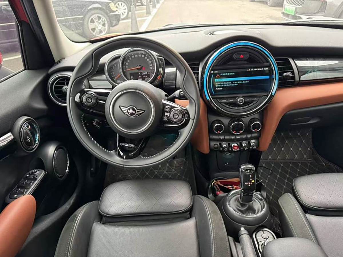 2018年11月MINI MINI  2018款 1.5T COOPER 藝術(shù)家 五門版