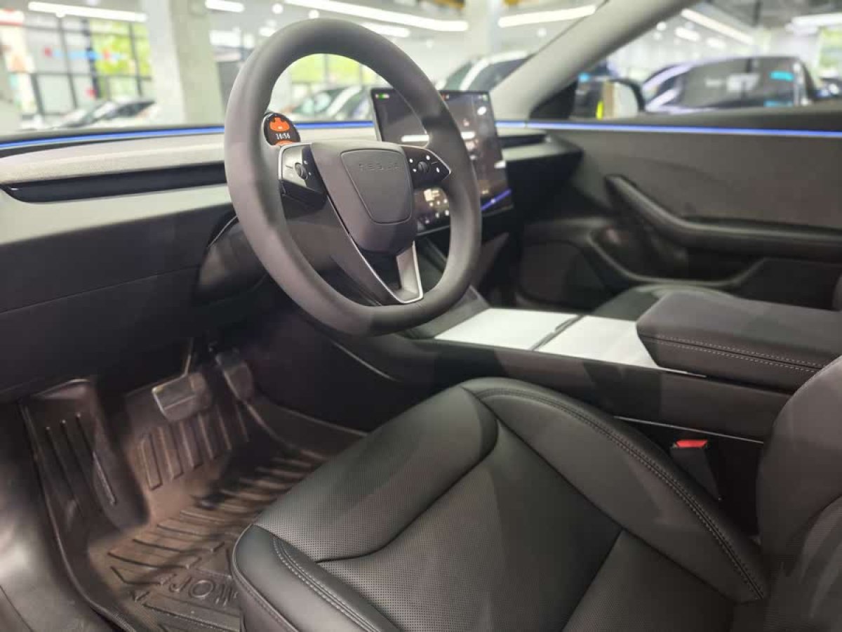 特斯拉 Model 3  2023款 煥新版 后輪驅(qū)動(dòng)圖片