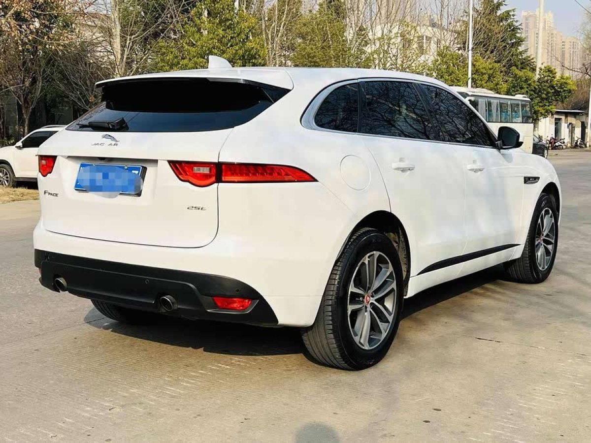捷豹 F-PACE  2016款 2.0T 兩驅(qū)R-Sport運(yùn)動版圖片