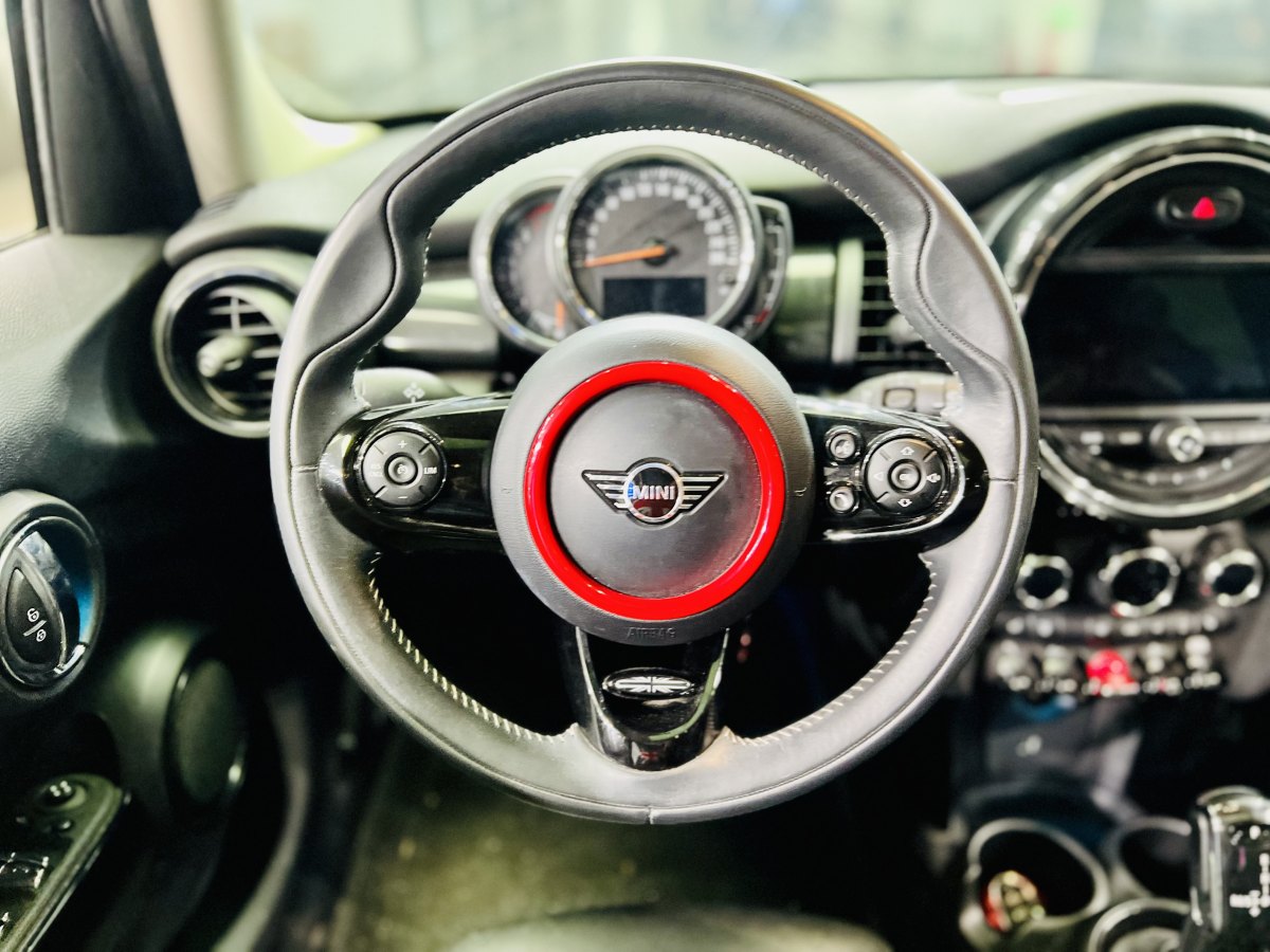 MINI MINI  2019款 1.5T COOPER 藝術(shù)家 五門版圖片