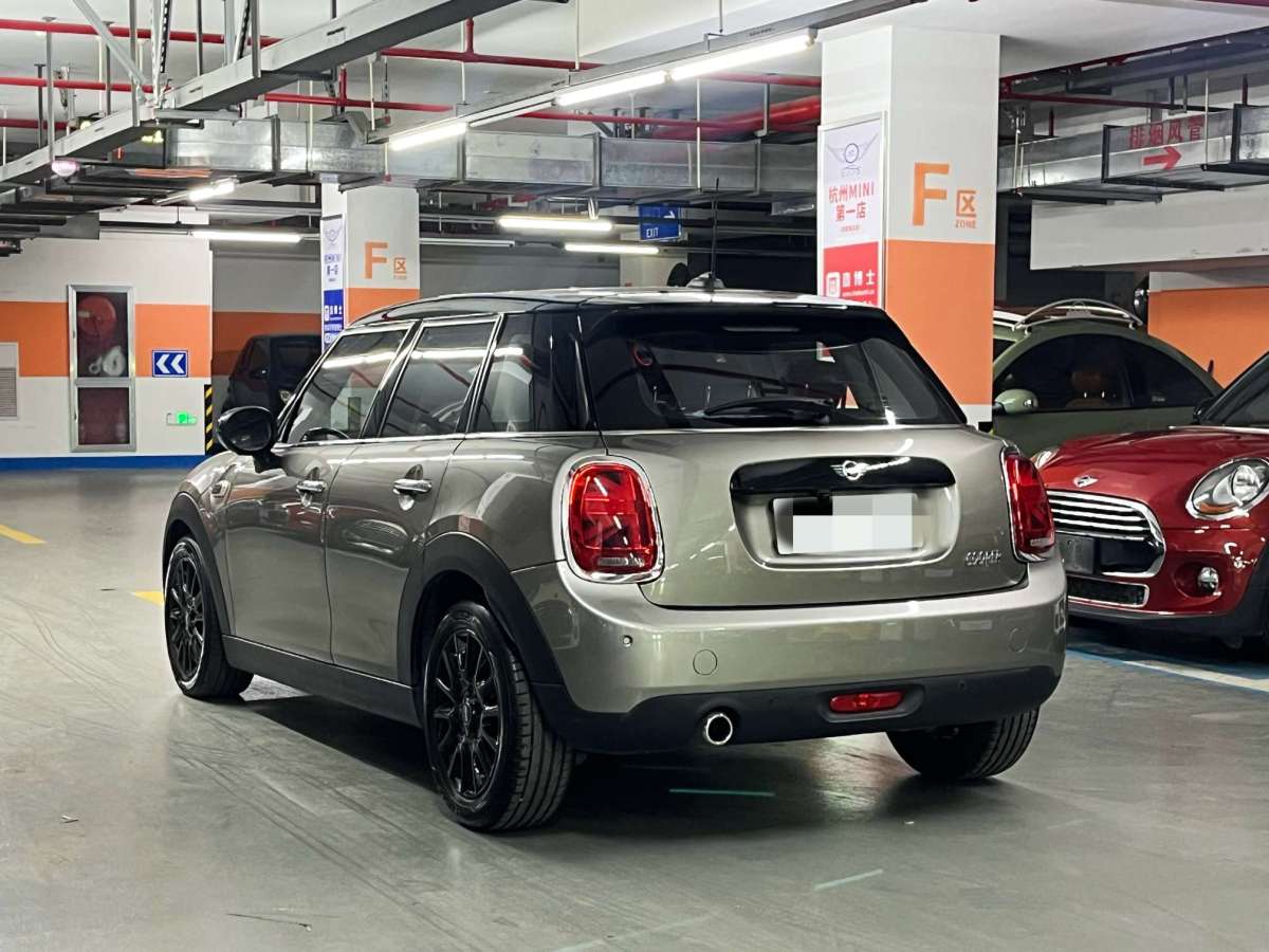 MINI MINI  2020款 1.5T COOPER 經(jīng)典派 五門絕色版圖片