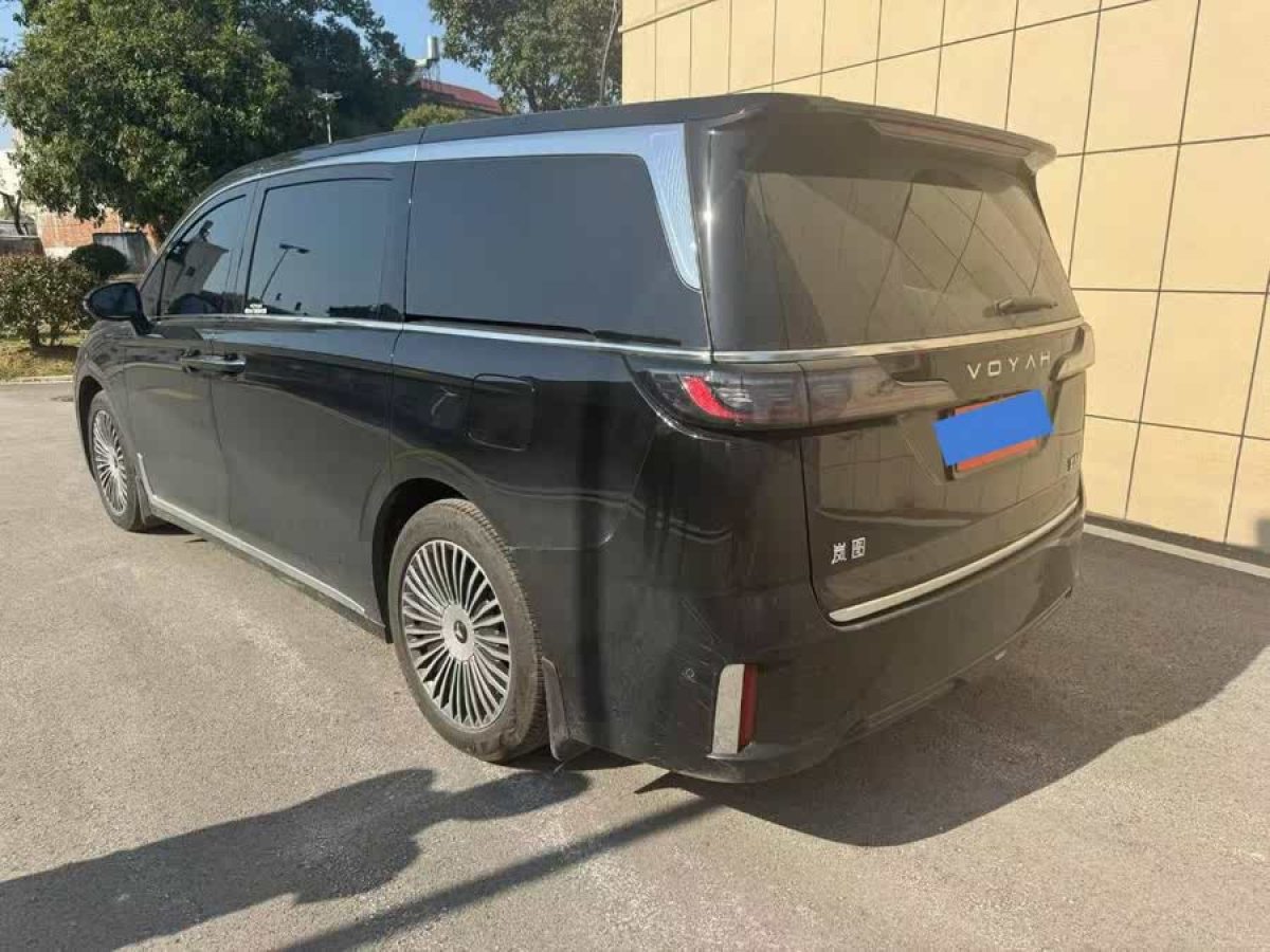 嵐圖 夢想家  2025款 PHEV 四驅(qū)尊貴鯤鵬版圖片