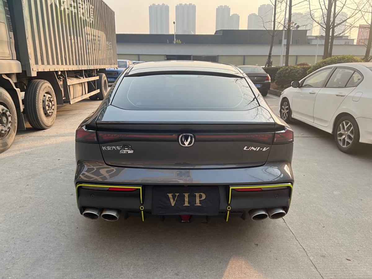 長安 長安UNI-V  2023款 1.5T 運(yùn)動(dòng)版圖片