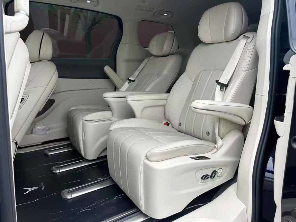 嵐圖 夢(mèng)想家  2024款 PHEV 超長(zhǎng)續(xù)航尊貴版圖片