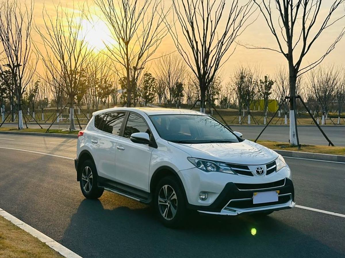 豐田 RAV4榮放  2015款 2.0L CVT兩驅(qū)風(fēng)尚版圖片