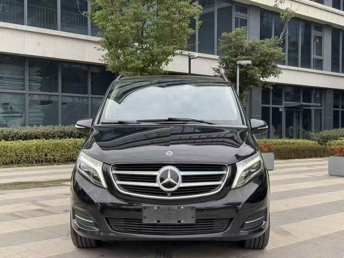 奔馳 奔馳A級  2019款  A 220 L 4MATIC 運動轎車圖片