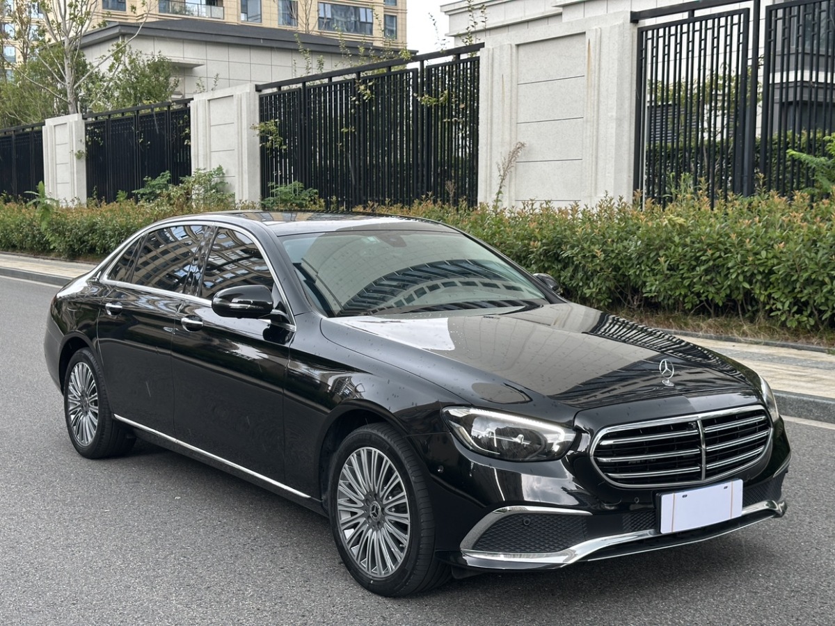 奔驰 奔驰E级  2022款 E 300 L 豪华型图片