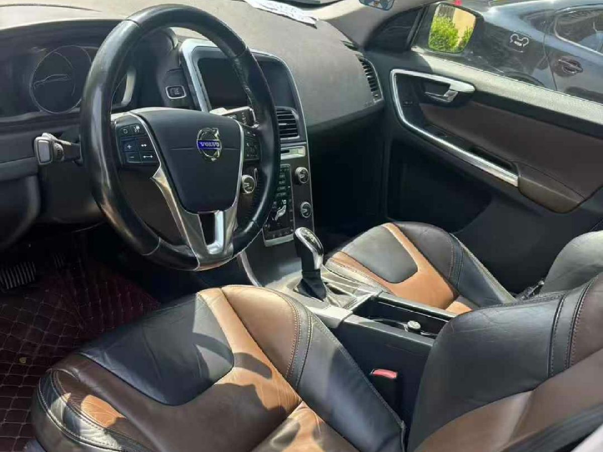 沃爾沃 XC60  2014款 2.0T 個(gè)性運(yùn)動(dòng)版圖片