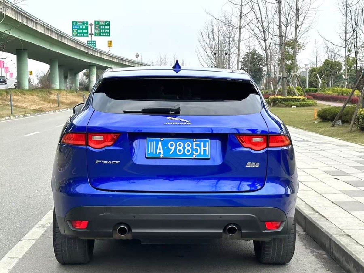 捷豹 F-PACE  2018款 2.0T 四驅(qū)都市尊享版圖片