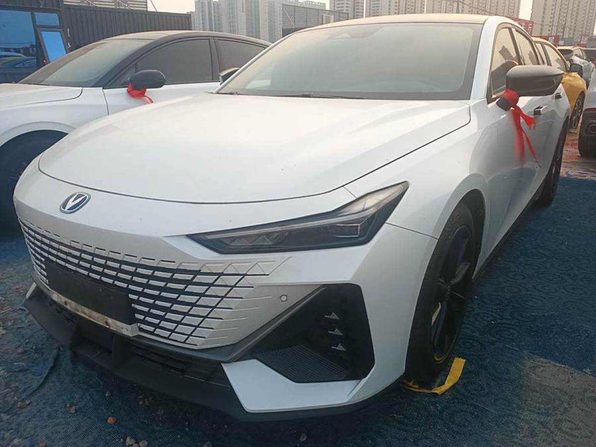 長(zhǎng)安 長(zhǎng)安UNI-V  2023款 1.5T 尊貴型圖片