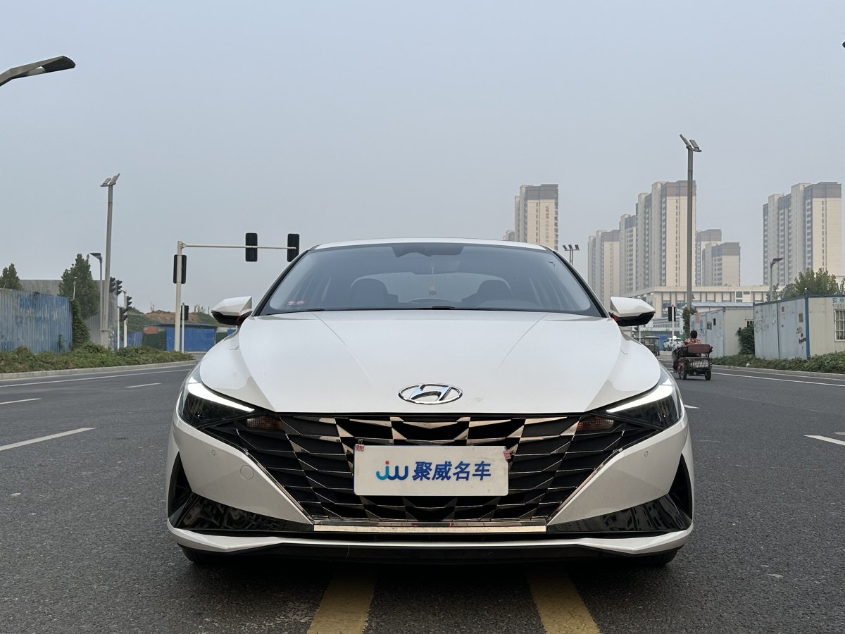 現(xiàn)代 伊蘭特  2021款 1.5L LUX尊貴版圖片