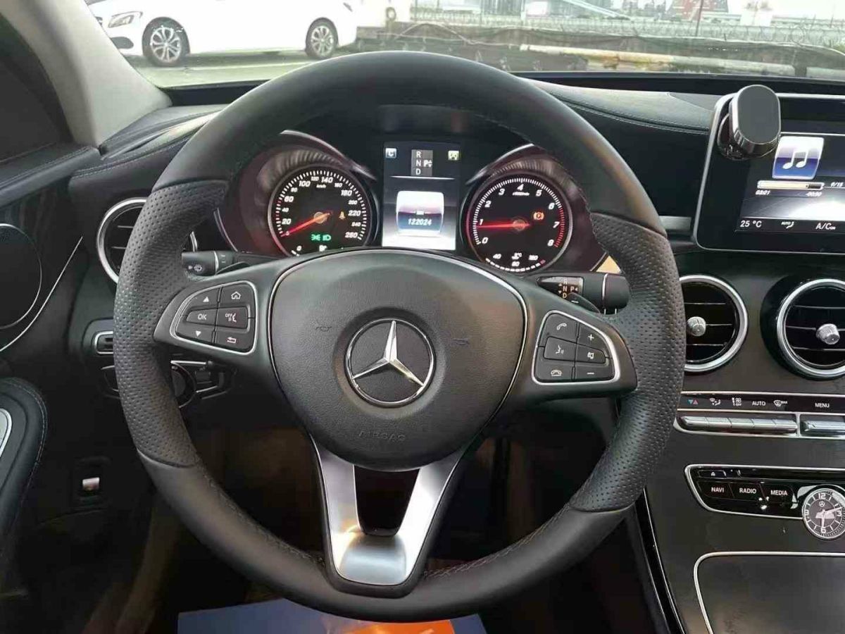 奔馳 奔馳C級(jí)AMG  2012款 AMG C 63 動(dòng)感型圖片