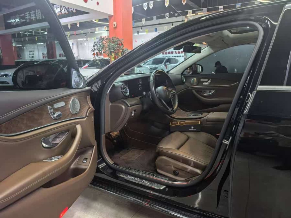 奔馳 奔馳E級(jí)  2022款 改款 E 300 L 豪華型圖片