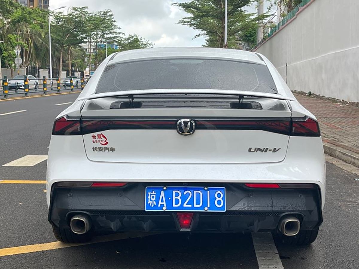 長(zhǎng)安 長(zhǎng)安UNI-V  2022款 1.5T 尊貴型圖片