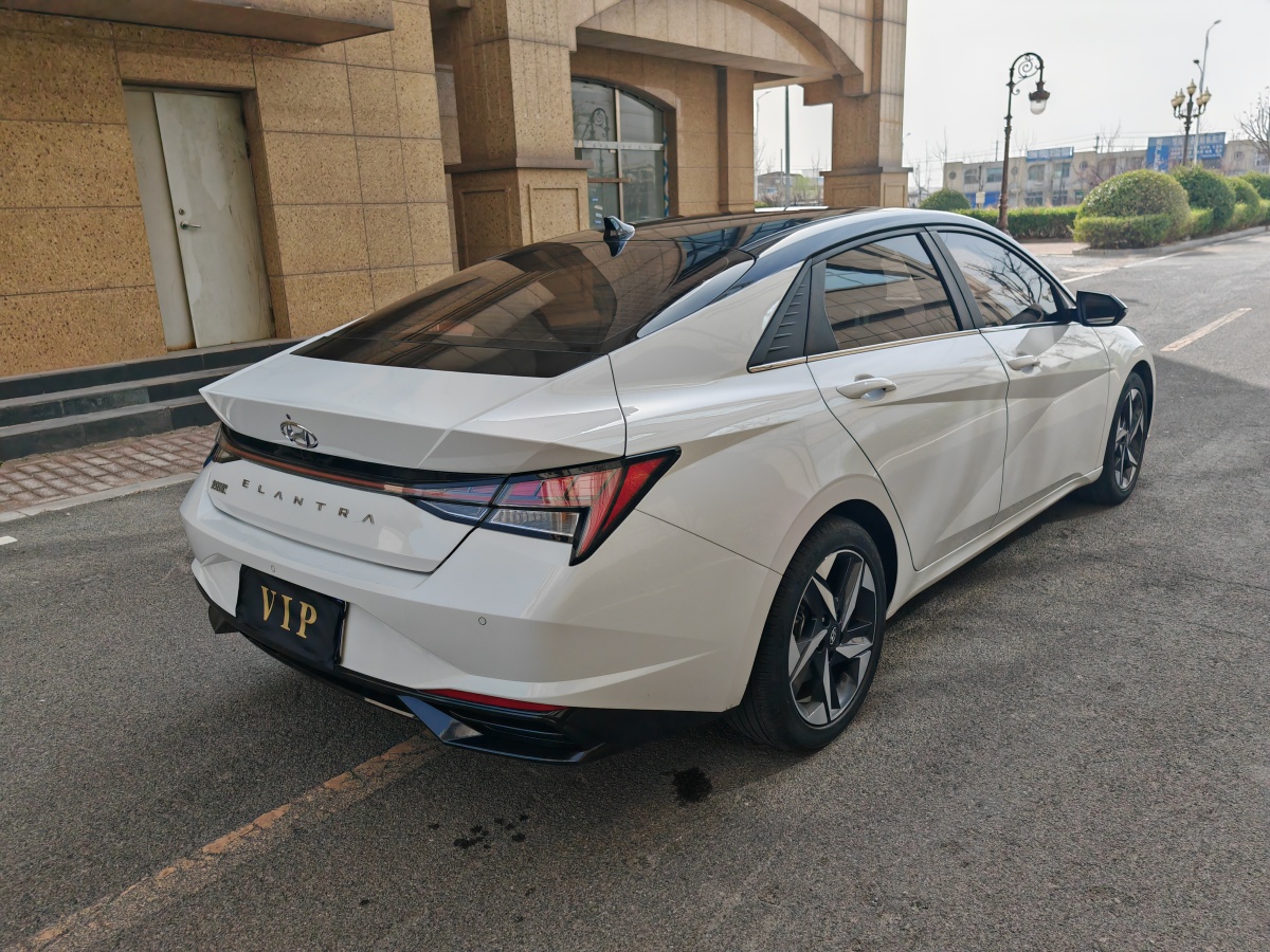 2022年3月現(xiàn)代 伊蘭特  2022款 1.5L CVT LUX尊貴版