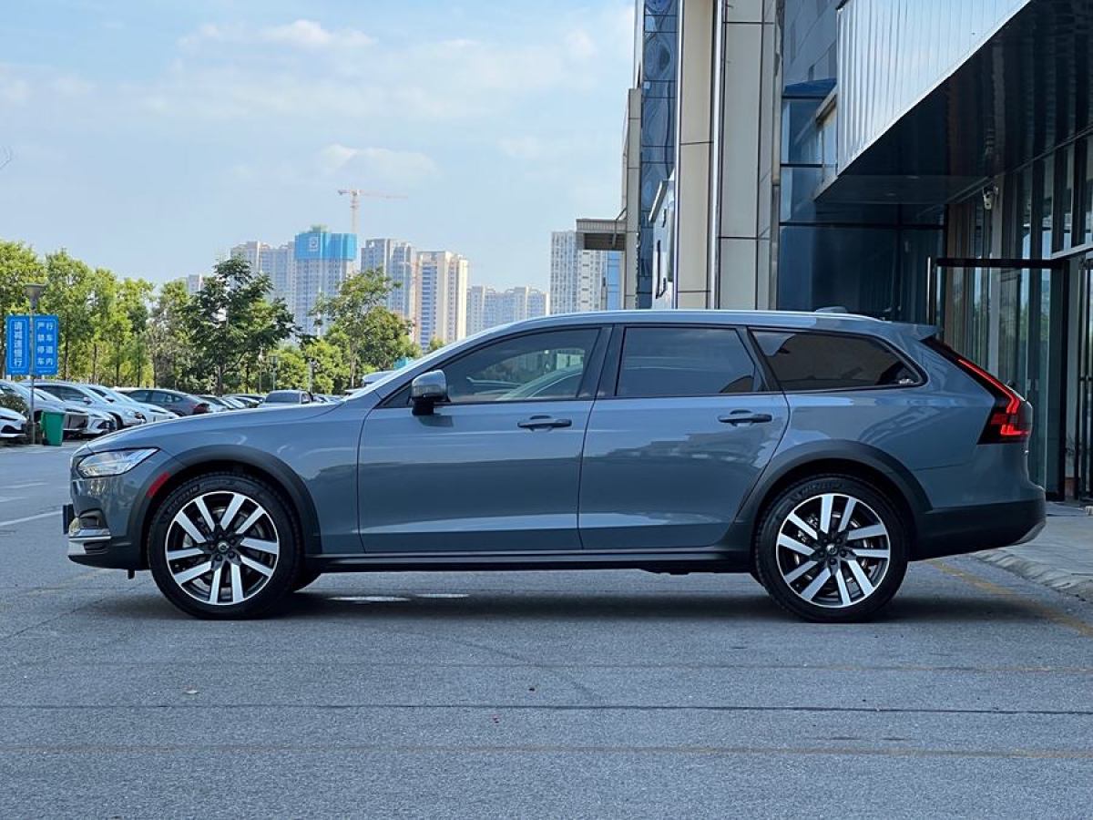 2021年10月沃爾沃 V90  2024款 Cross Country B5 AWD 智尊版