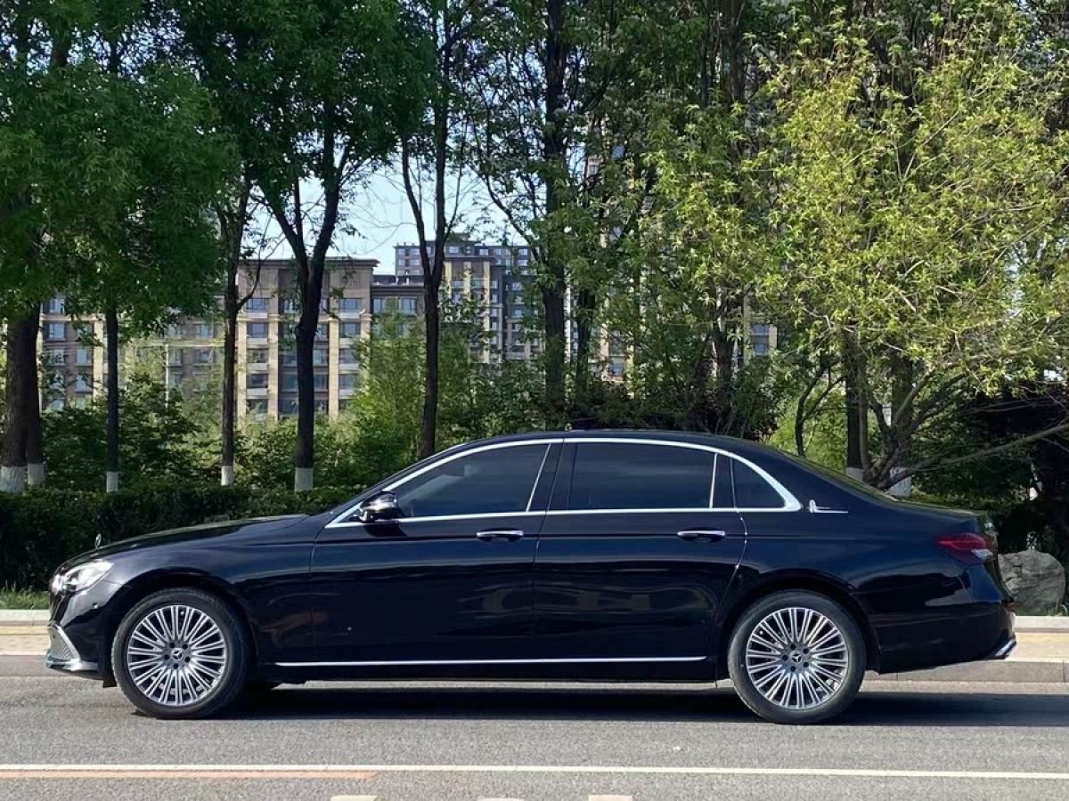 奔馳 奔馳E級(jí)  2022款 改款 E 300 L 時(shí)尚型圖片