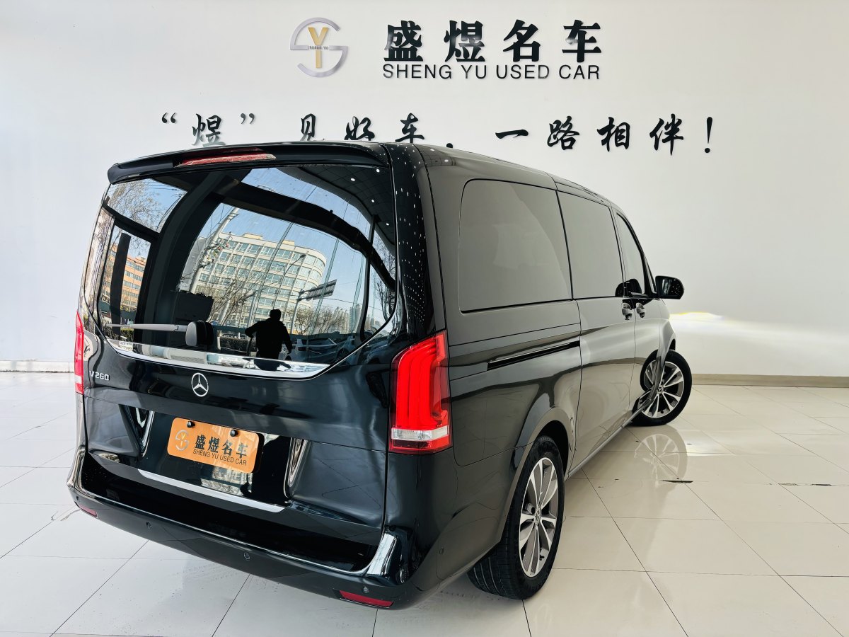 奔馳 V級(jí)  2022款 V 260 領(lǐng)航版圖片