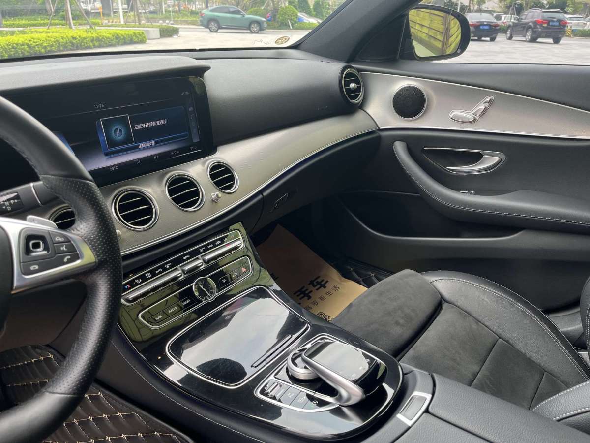 2018年08月奔驰 奔驰E级  2017款 改款 E 200 运动型 4MATIC