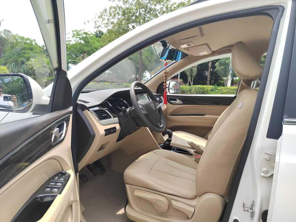 2016年5月寶駿 730  2016款 1.5L 手動舒適型 7座