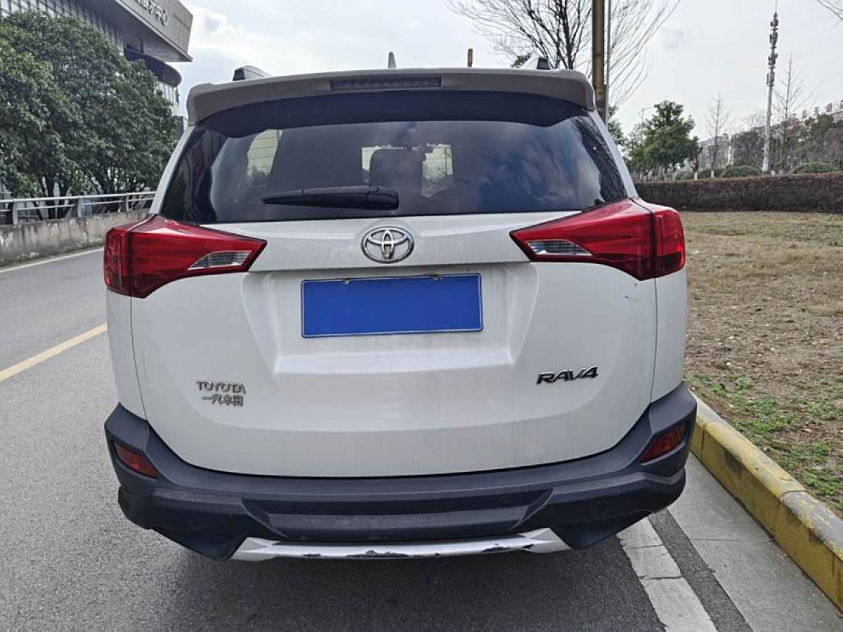 豐田 RAV4榮放  2016款 2.0L CVT兩驅(qū)風(fēng)尚版圖片