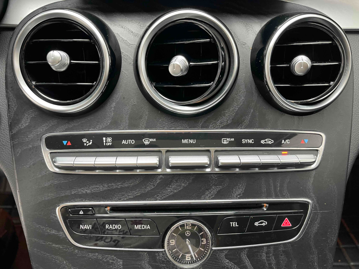奔驰 奔驰C级 2018款 C 200 L 运动版 成就特别版图片