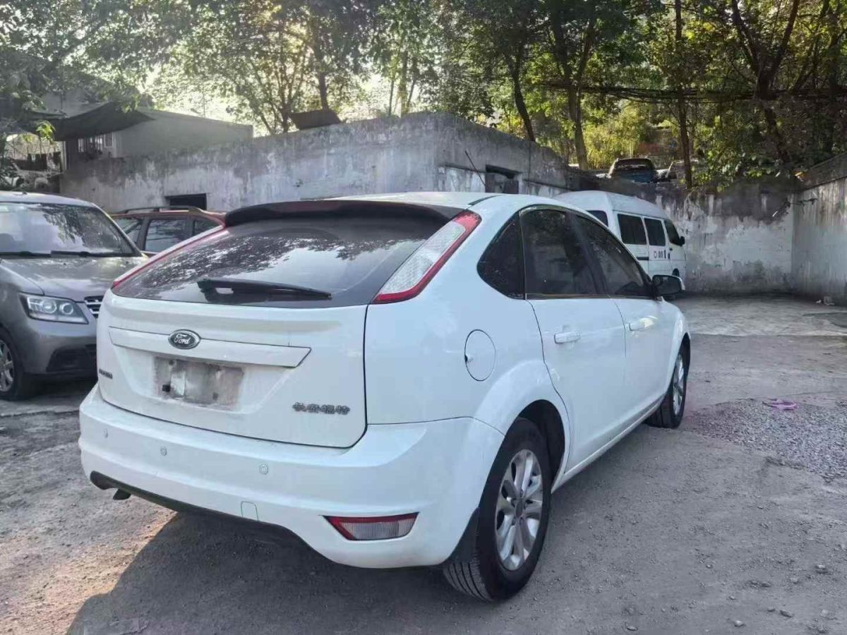 福特 ?？怂? 2015款 三廂 EcoBoost 180 自動(dòng)精英型圖片