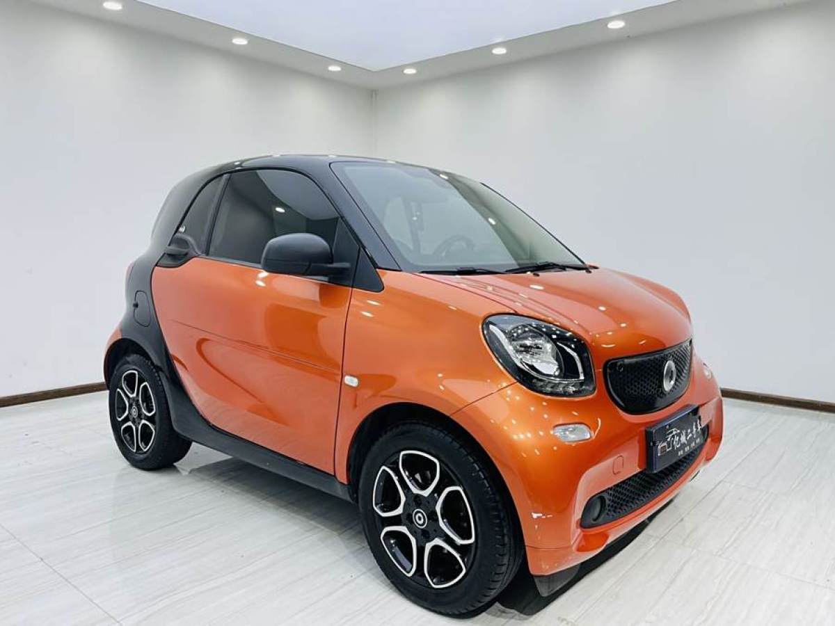 smart fortwo  2019款 0.9T 66千瓦硬頂風(fēng)擎版 國(guó)VI圖片