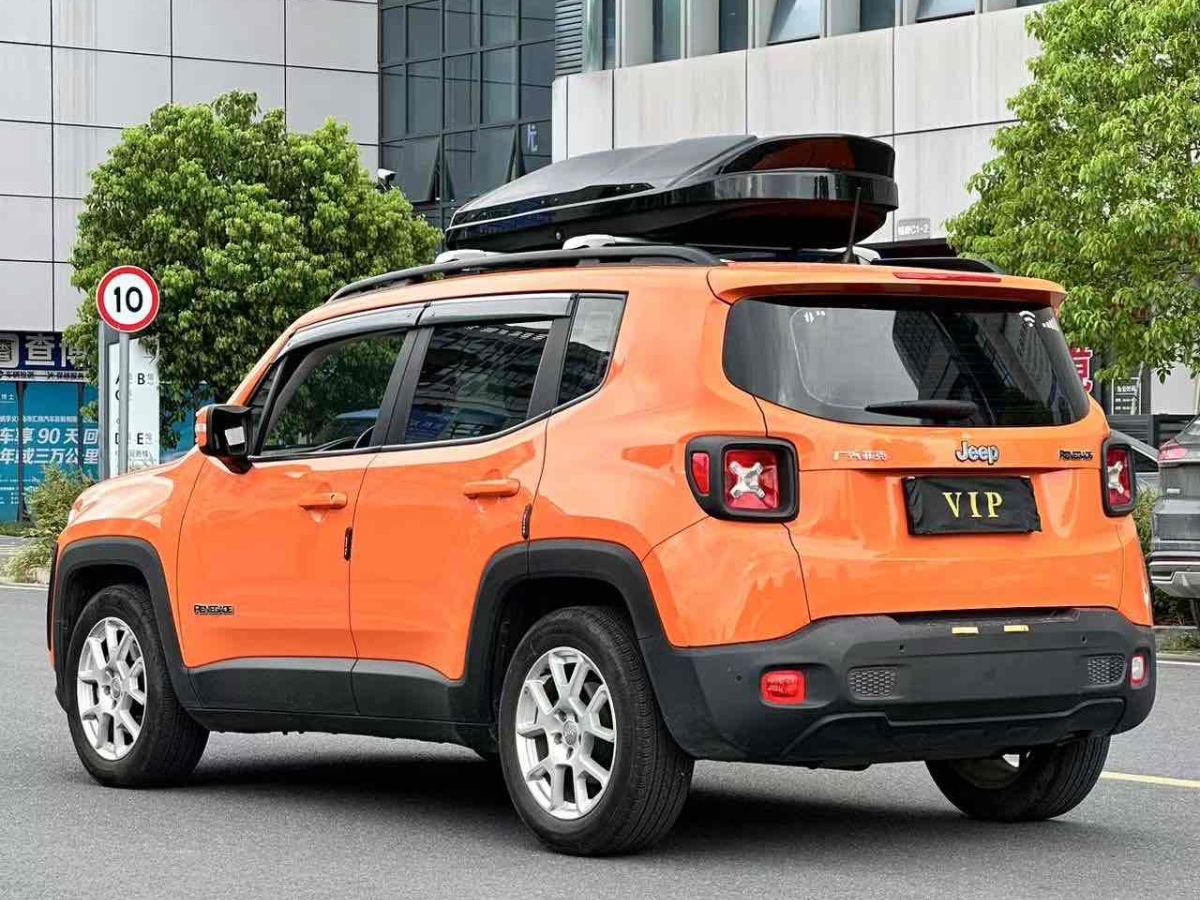 Jeep 自由俠  2019款 220T 自動領(lǐng)先版圖片