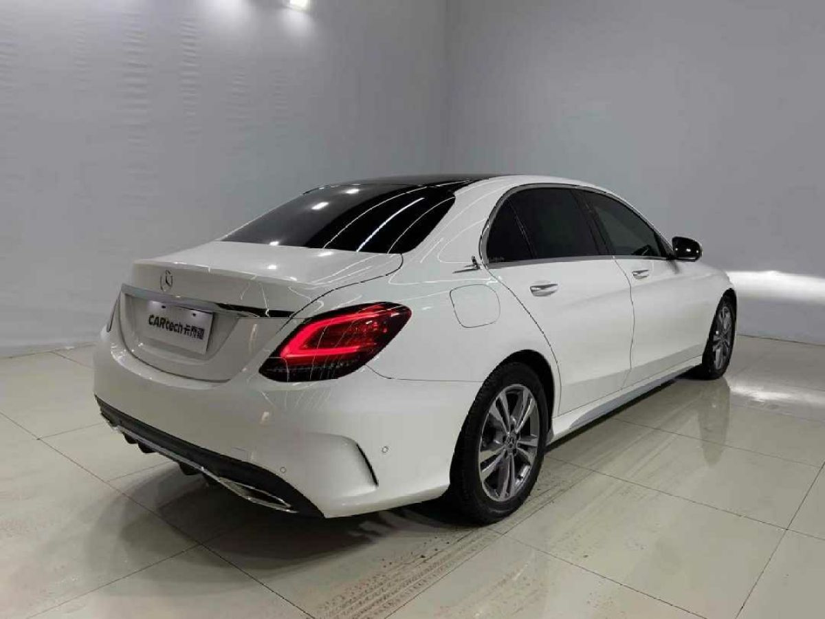 奔馳 奔馳A級  2019款  A 220 L 4MATIC 運動轎車圖片