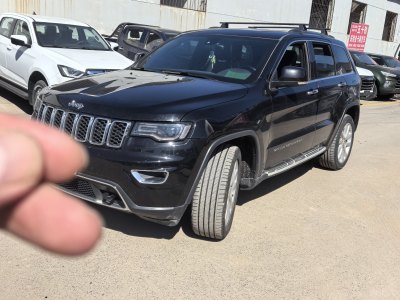 2018年9月 Jeep 大切諾基(進口) 3.0L 舒享導(dǎo)航版圖片