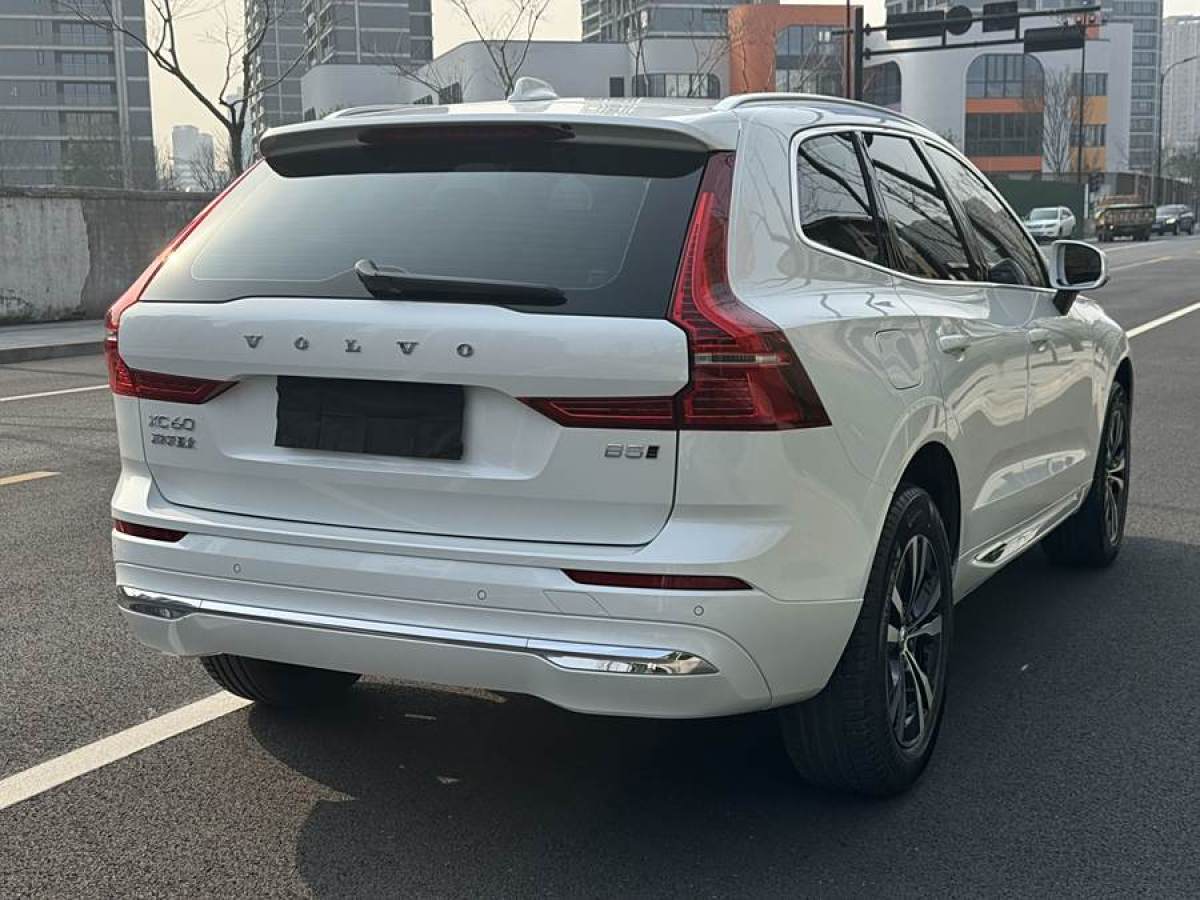 沃爾沃 XC60  2024款 B5 四驅(qū)智逸豪華版圖片