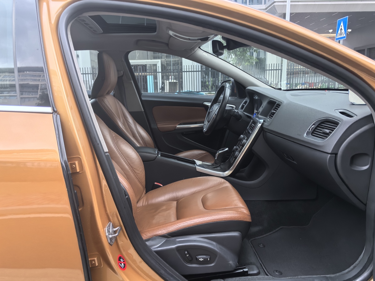 沃爾沃 S60  2014款 S60L 2.0T 智遠(yuǎn)版圖片