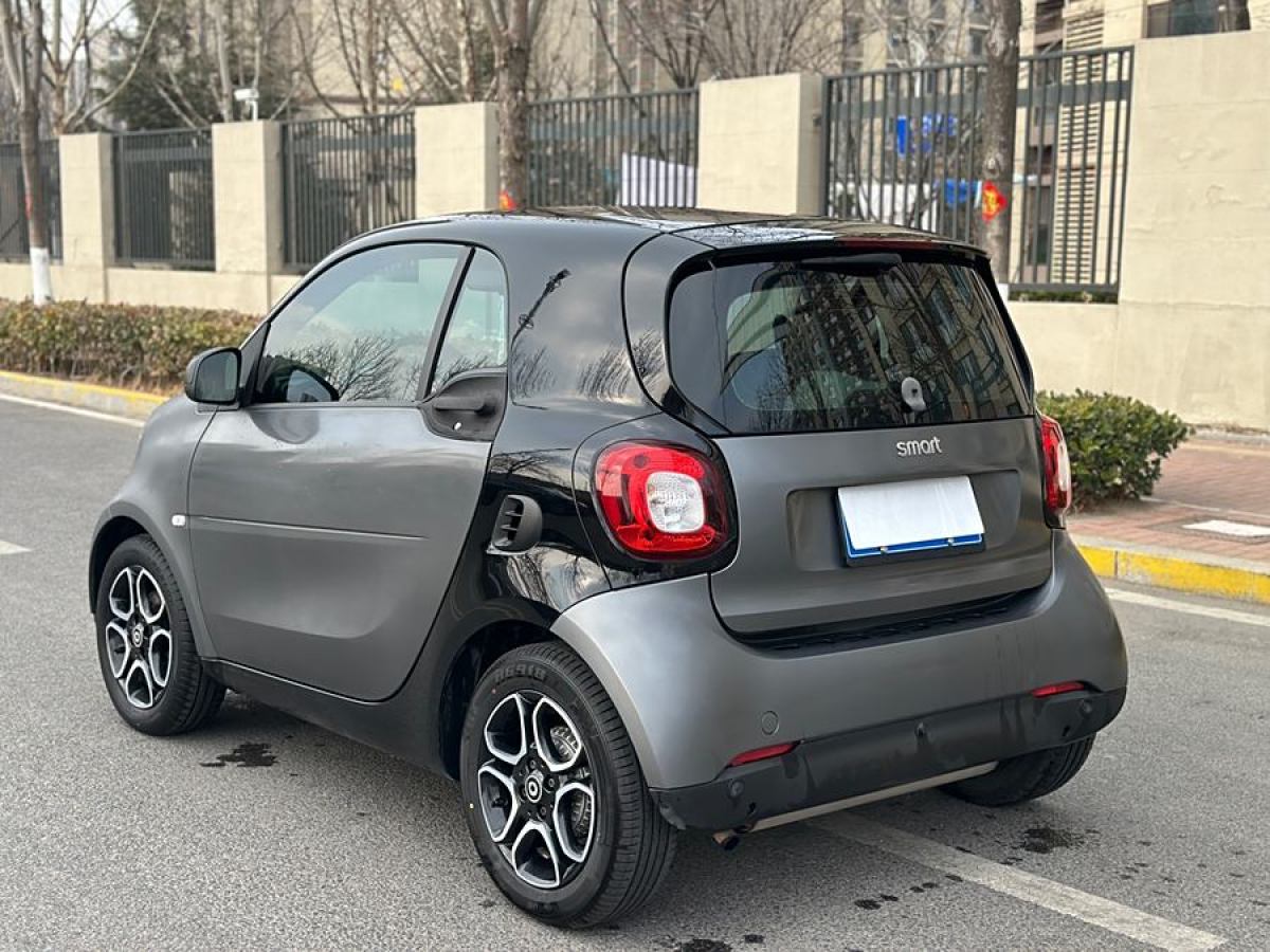 smart fortwo  2019款 0.9T 66千瓦硬頂風(fēng)擎版 國(guó)VI圖片