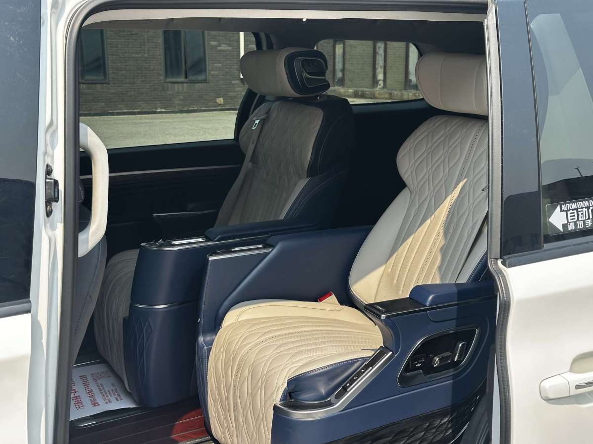廣汽傳祺 M8  2020款 領(lǐng)航款 390T 尊享版圖片