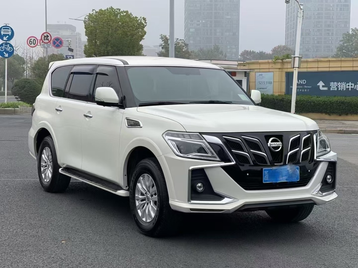 日產(chǎn) 途樂  2018款 4.0L 鉑金型圖片