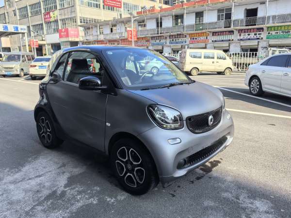 smart fortwo  2019款 0.9T 66千瓦硬顶先锋版 国VI