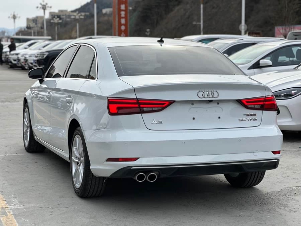 奧迪 奧迪A3  2018款 30周年年型 Limousine 35 TFSI 時(shí)尚型圖片