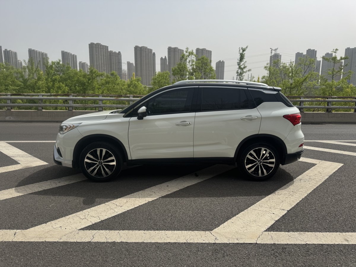 廣汽傳祺 GS4  2017款 235T 自動(dòng)兩驅(qū)豪華智聯(lián)版圖片