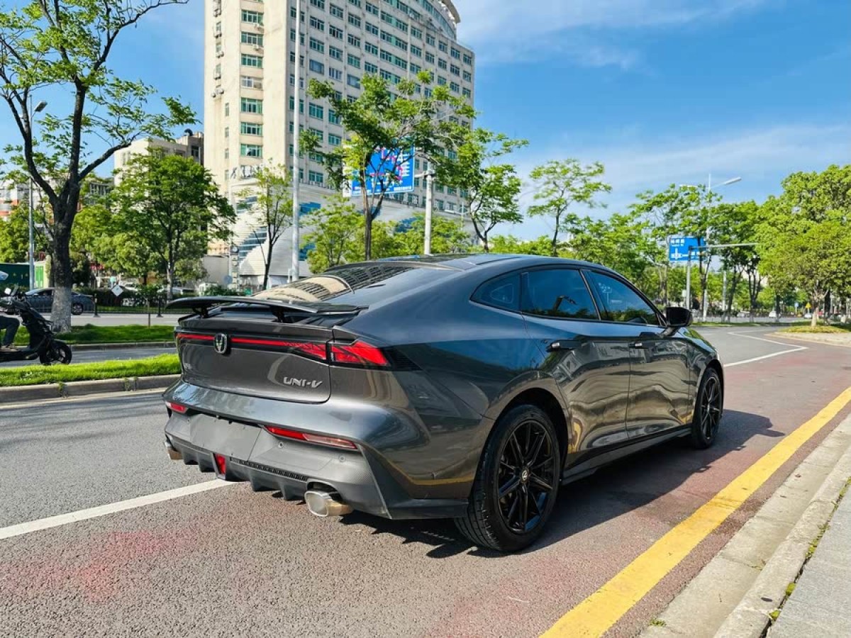 長(zhǎng)安 長(zhǎng)安UNI-V  2023款 1.5T 尊貴型圖片