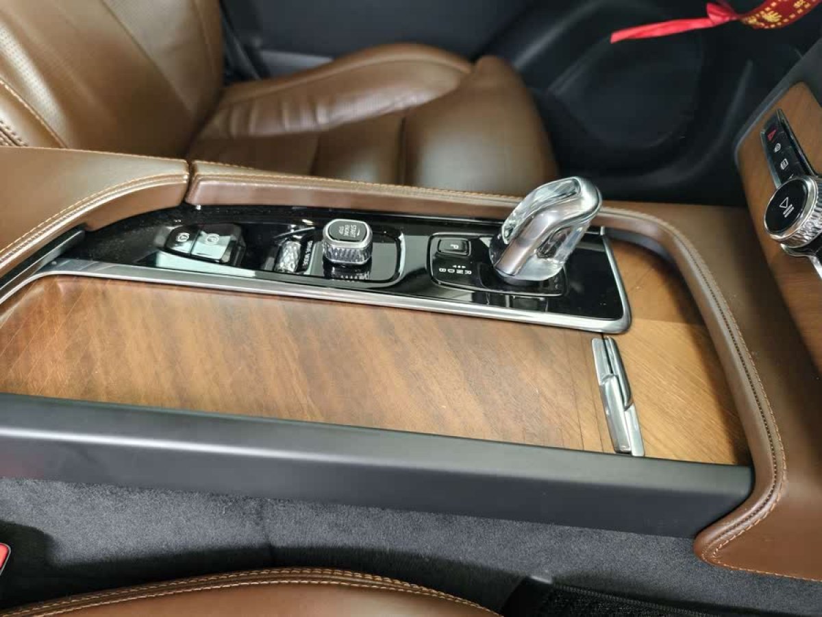 沃爾沃 XC90新能源  2019款 E驅(qū)混動 T8 個性運(yùn)動版 7座圖片