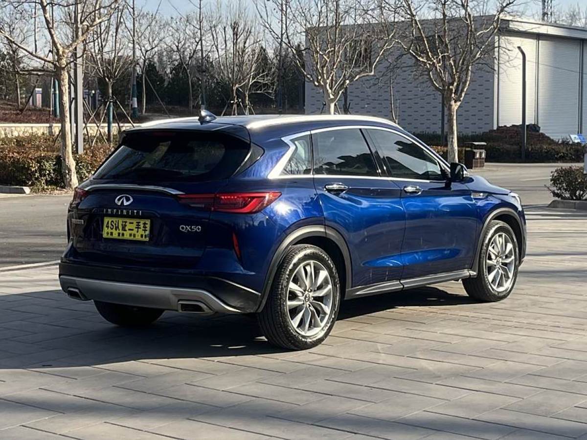 英菲尼迪 QX50  2020款 改款 2.0T 兩驅(qū)時尚版圖片