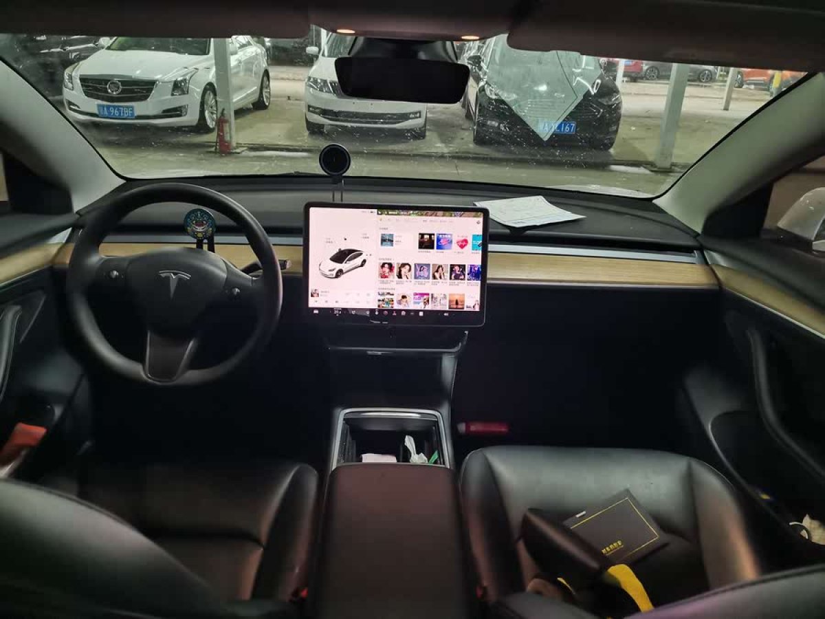 特斯拉 Model 3  2021款 改款 標(biāo)準(zhǔn)續(xù)航后驅(qū)升級(jí)版圖片