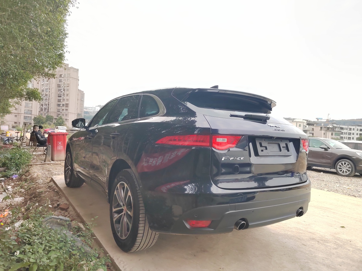 捷豹 F-PACE  2016款 2.0T 兩驅(qū)R-Sport運(yùn)動(dòng)版圖片