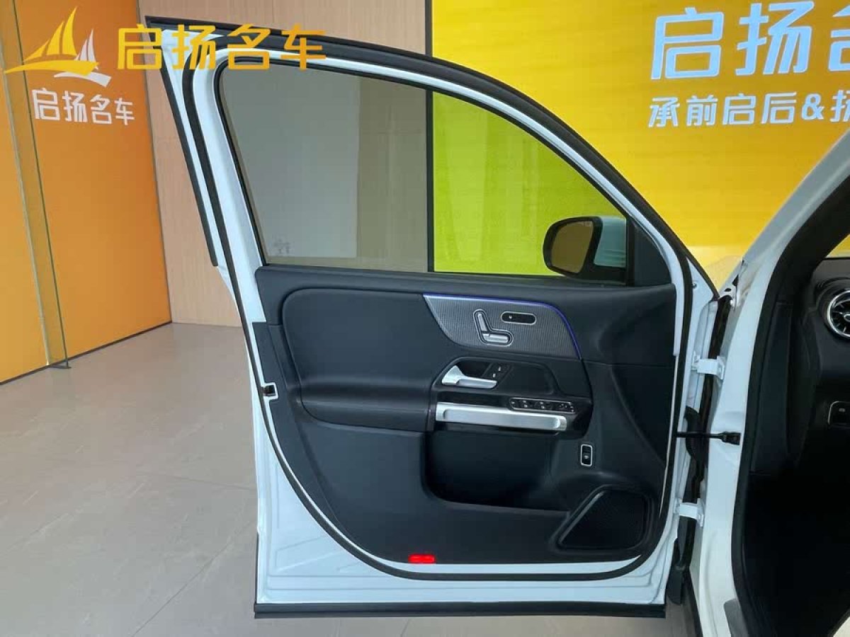 奔馳 奔馳GLB  2020款 改款 GLB 200 時(shí)尚型圖片