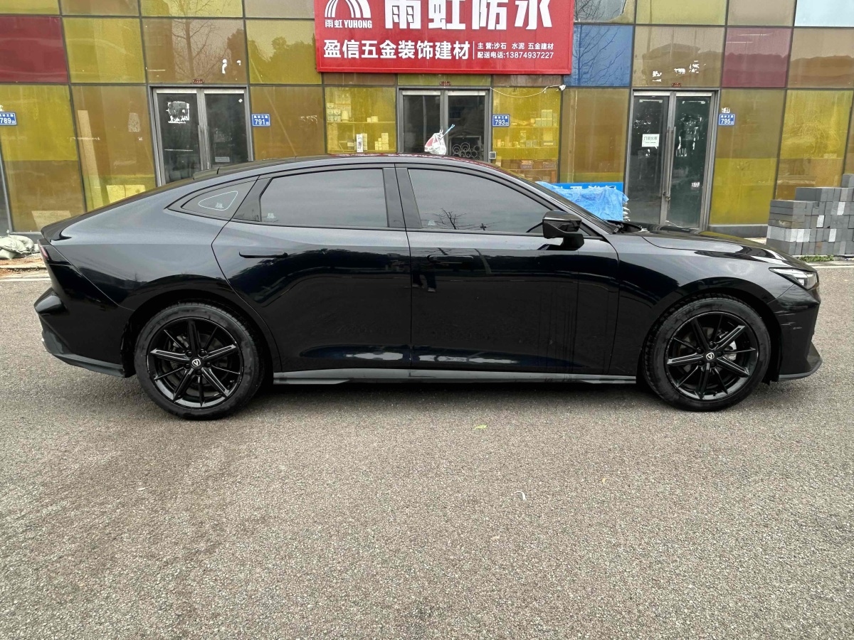 長(zhǎng)安 長(zhǎng)安UNI-V  2022款 1.5T 尊貴型圖片